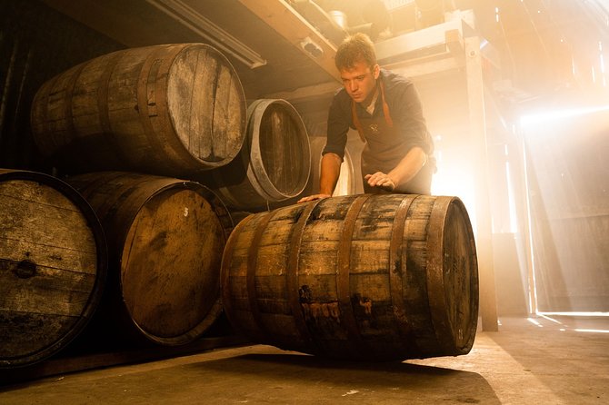 1 Hour of Whisky Distillery Experience - Make a meal of the countryside setting