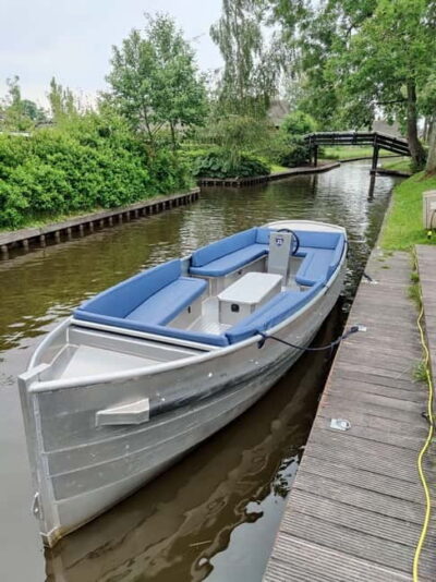 1 Hour Private open boat tour with local captain