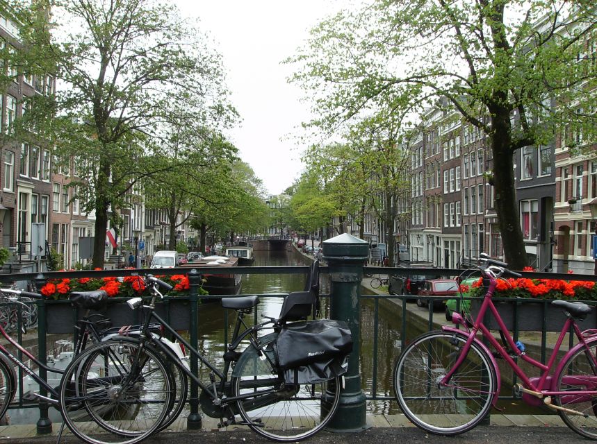 2.5-Hour Amsterdam Sightseeing Tour by Bike - The guide makes the difference