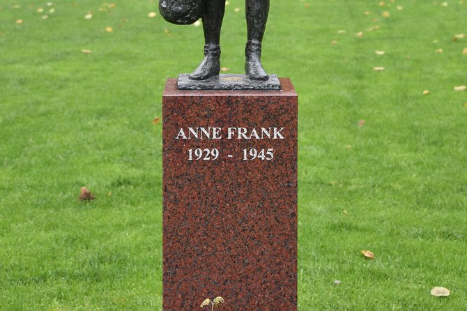 2-Hour Private Anne Frank Walking Tour with Drink - Ending with a drink