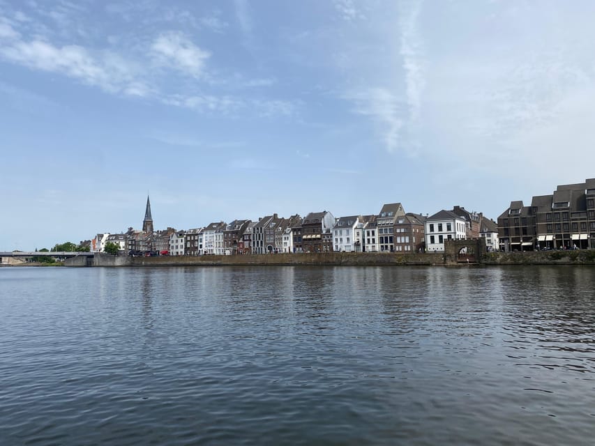 2H Walking Tour Maastricht - Saint Servatius and the city’s grand scale