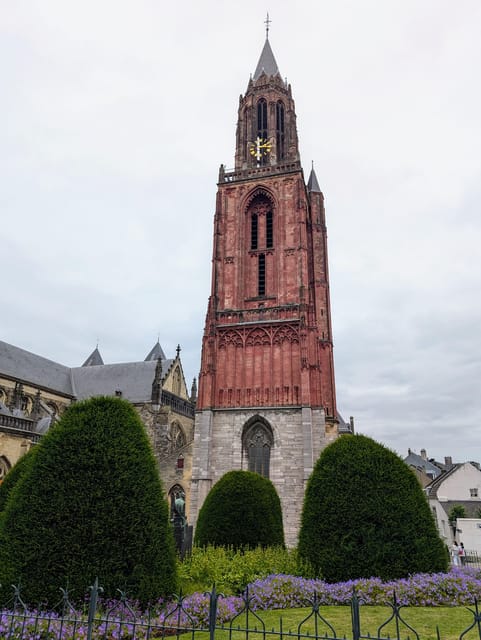 2H Walking Tour Maastricht - Starting beneath the Basilica of Our Lady