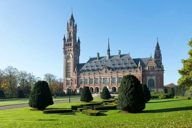 90 minutes Self Guided Walking Tour with puzzles in Den Haag - Starting at Het Plein and the political heart of The Hague