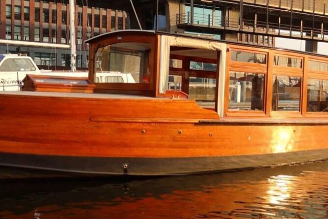 A unique experience! Semi private cruise. Authentic stylish boat! Book Leemstar! - Passing the Anne Frank House area
