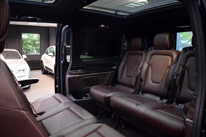 Airport or Port transfer Business Class (private car service) - A smooth arrival at Schiphol or the port