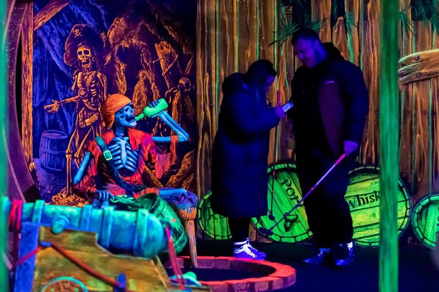 Aloha Amsterdam: 12-Hole Glow-in-the-Dark Mini-Golf - Playing all 12 holes