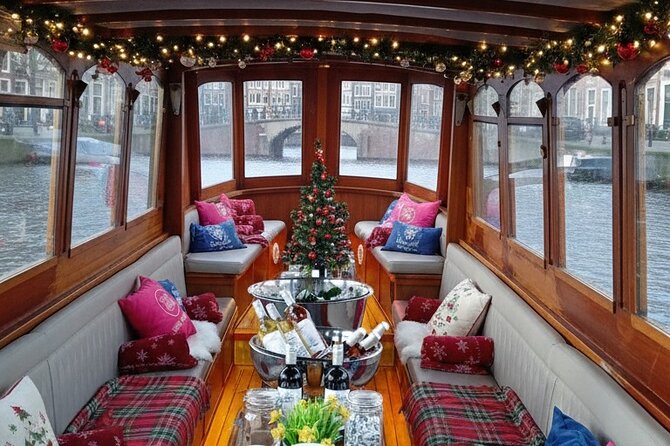 Amsterdam 1-Hour Canal Cruise With Live Guide - Houseboats, boutiques, and the Prinsengracht