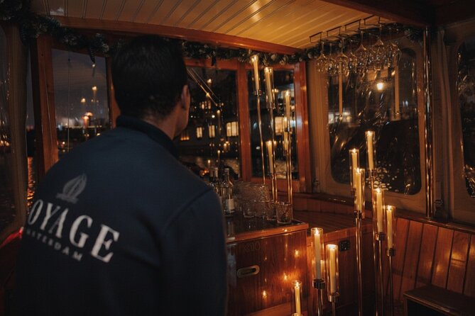 Amsterdam: 2-Hour Canal Cruise incl. Drinks & Dutch Snacks - Central sights from the water