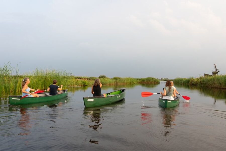 Amsterdam: 2-Hour Guided Canoe Trip - The first few minutes: safety, gear, and choosing your canoe