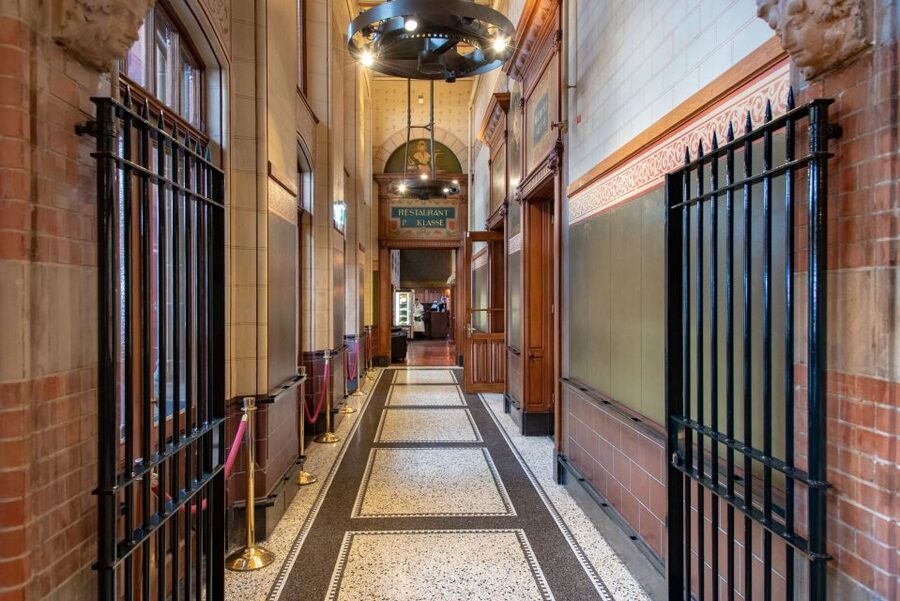Amsterdam: 3-Course Meal in Historic 1st Class Waiting Rooms - Service, timing, and the private-group format