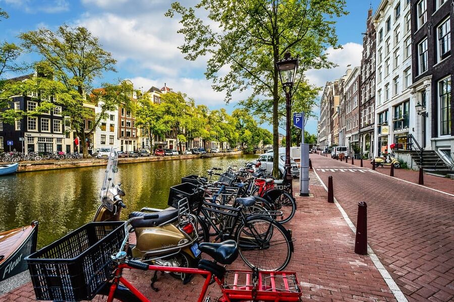 Amsterdam: 3-Hour Private Bike Tour of the City Center - The Jordaan at a slower, more local pace