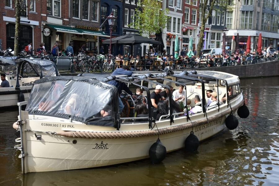 Amsterdam: 420 Smoke-Friendly Boat Tour - Is $28 a fair price for one hour?