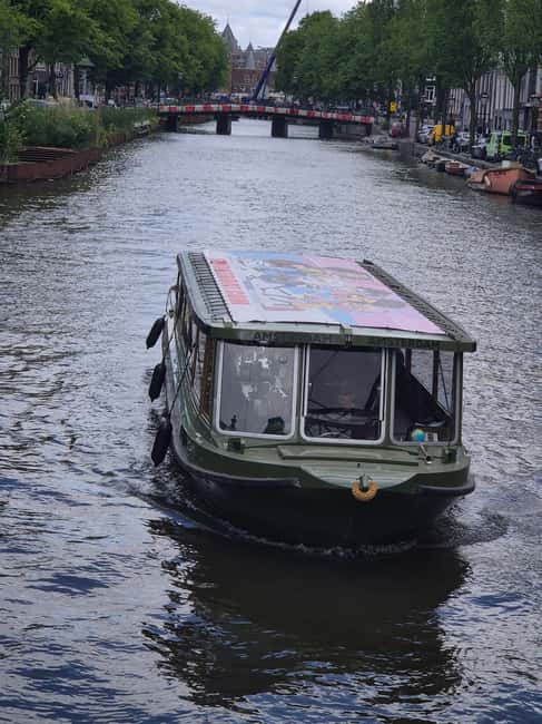 Amsterdam: 420 Smoke-Friendly Boat Tour - Starting near the red light district
