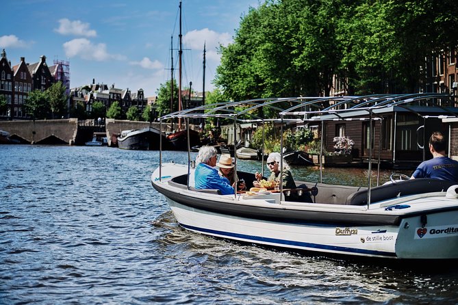 Amsterdam: 60-Minute Guided Private Canal Cruise with Drinks - Prinsengracht and the Anne Frank House