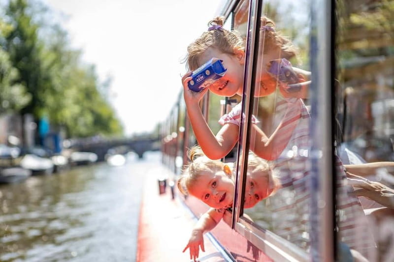 Amsterdam: 75 Minute City Canal Cruise with Audio Guide - Optional snackbox and overall value