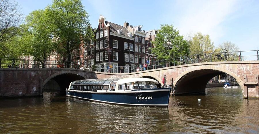 Amsterdam: 75 Minute City Canal Cruise with Audio Guide - Museum Quarter from the canal