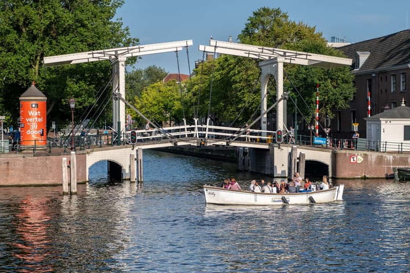 Amsterdam: 75 minute Open Boat Canal Cruise with Live Guide - Amsterdam Centraal and the Grachtengordel