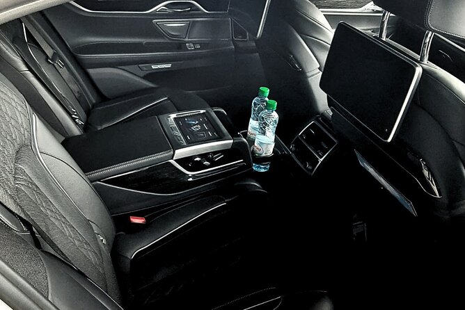 Amsterdam Airport & Non-Airport Private Transfer to City Center - Who will benefit most from a private transfer