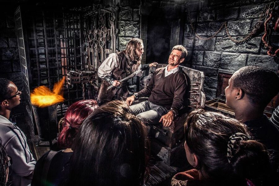 Amsterdam: Amsterdam Dungeon Entrance Ticket - Why the acting matters more than the sets