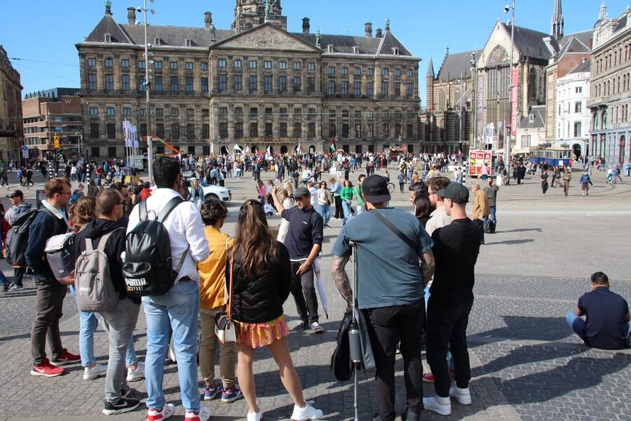 Amsterdam: Anne Frank Guided Small Group Walking Tour - Blauwburgwal and the value of seeing the city on foot