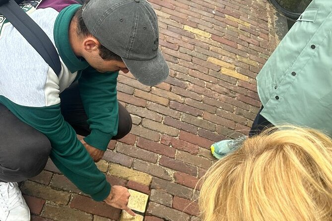 Amsterdam: Anne Frank Small Group Walking Tour - The guides make the biggest difference
