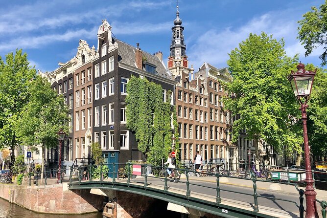 Amsterdam : Anne Frank Tour in EN/DE/IT/ES - South Church and the former Black Death cemetery