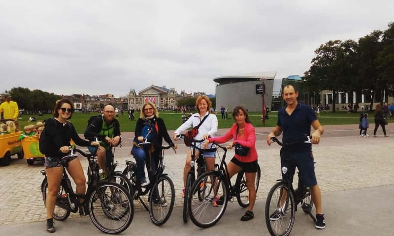 Amsterdam bike tour with a French-speaking guide local! - Why a bike is the right introduction to Amsterdam