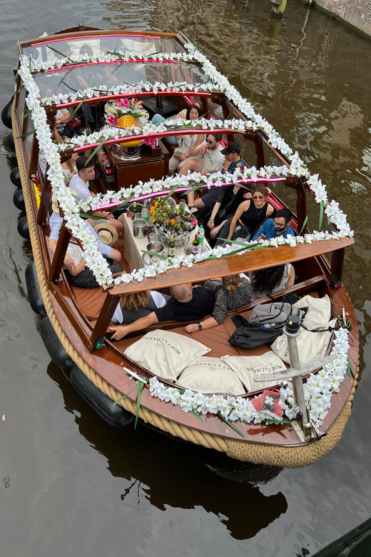 Amsterdam: Boat Tour with Optional Unlimited Drinks - De Sluyswacht and Rembrandt’s Neighborhood