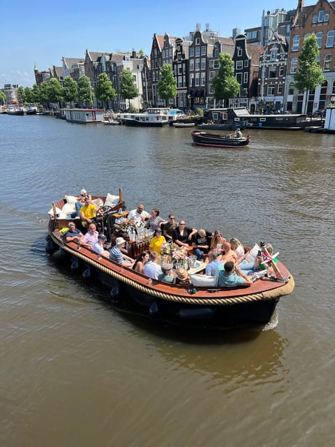 Amsterdam: Boat Tour with Optional Unlimited Drinks - Guides Make or Break the Ride