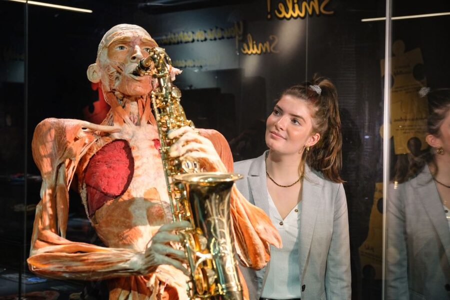 Amsterdam: Body Worlds Exhibition and Canal Cruise - Body Worlds at Damrak 68r