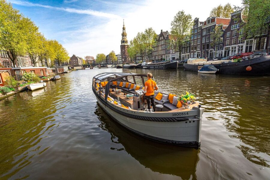 Amsterdam: Canal Belt Private Beer Boat Tour - A private boat made for group time
