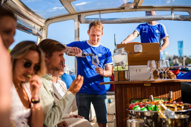 Amsterdam: Canal Booze Cruise with Unlimited Drinks Option - Drinks, hosts, and the social side of the cruise