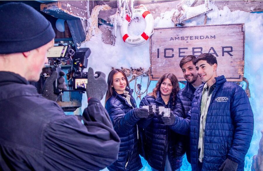 Amsterdam: Canal Cruise and Entrance to Xtracold Icebar - Final verdict: book it for contrast and value