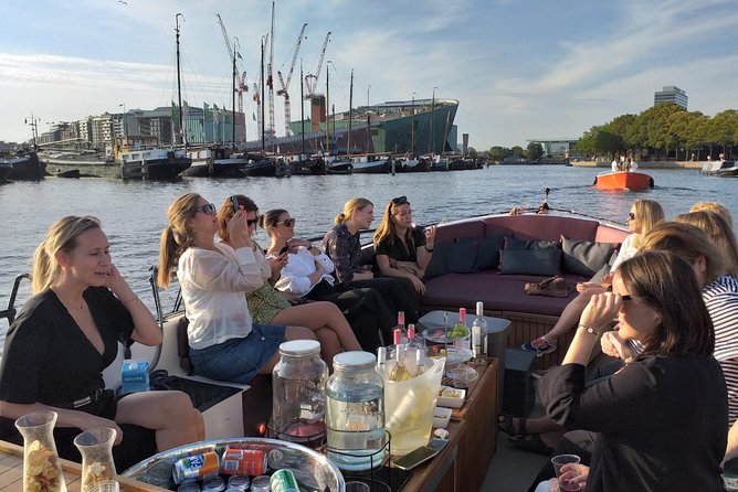 Amsterdam canal cruise in open boat – Guided tour - Seeing Amsterdam from Stationsplein to the canals