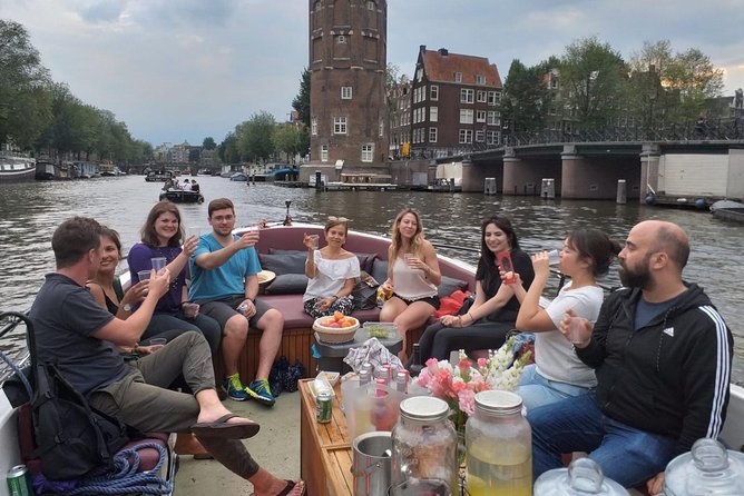 Amsterdam canal cruise in open boat – Guided tour - Along the Amstel toward the oldest city center