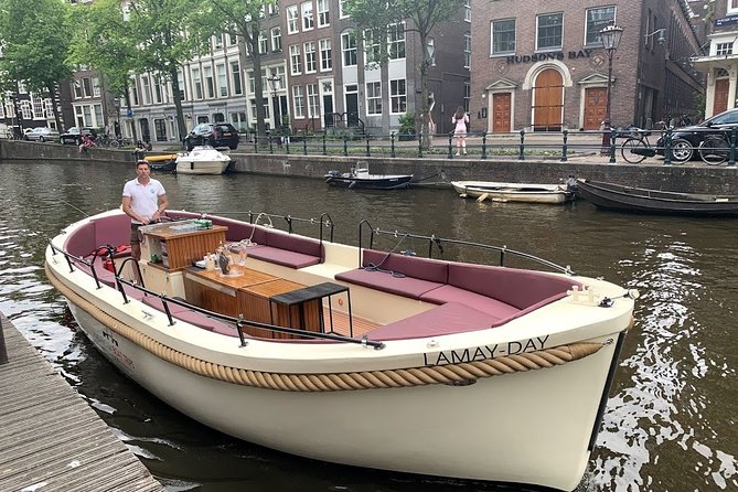 Amsterdam canal cruise in open boat – Guided tour - What the electric open boat is like
