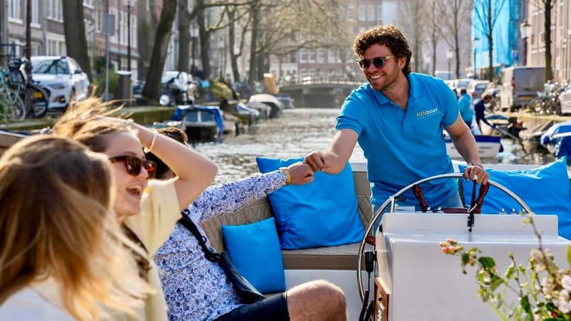 Amsterdam: Canal Cruise in Open Boat with Drink Option - What the electric open boat feels like