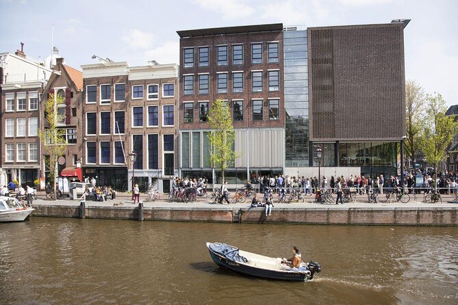 Amsterdam Canal Cruise in Open Boat with Unlimited Drinks Option - Why a one-hour canal ride is a smart first look at Amsterdam