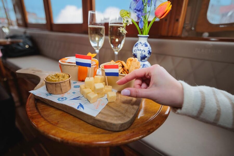 Amsterdam: Canal Cruise with Bubbles & Bites - Who should book this canal cruise?