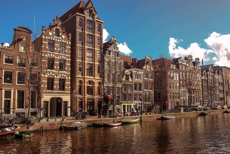 Amsterdam canal cruise with culinary burger or cheese & wine - From Prinsengracht to the Nine Streets