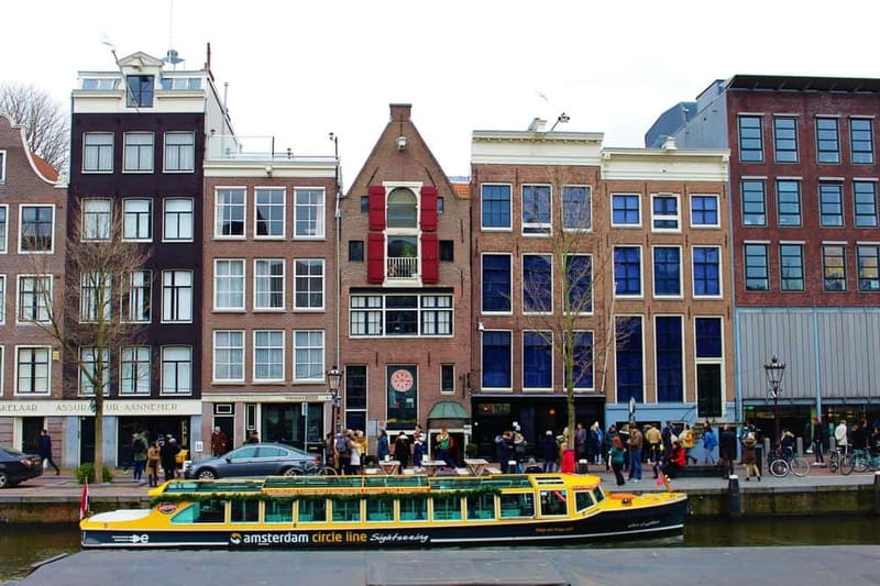 Amsterdam canal cruise with culinary burger or cheese & wine - Magere Brug and the eastern canal route