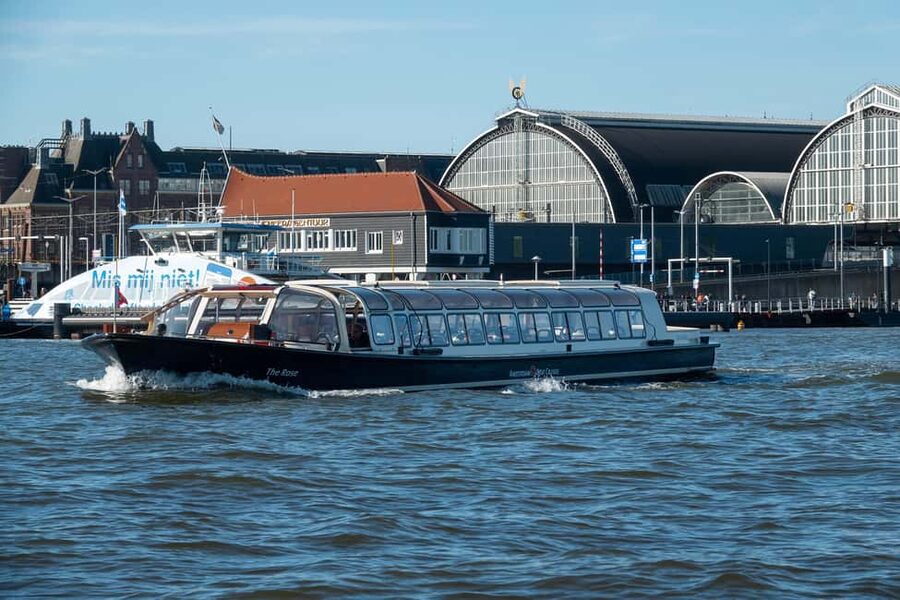 Amsterdam: Canal Cruise with Live Commentary & Audio Guide - Seven bridges and the Skinny Bridge