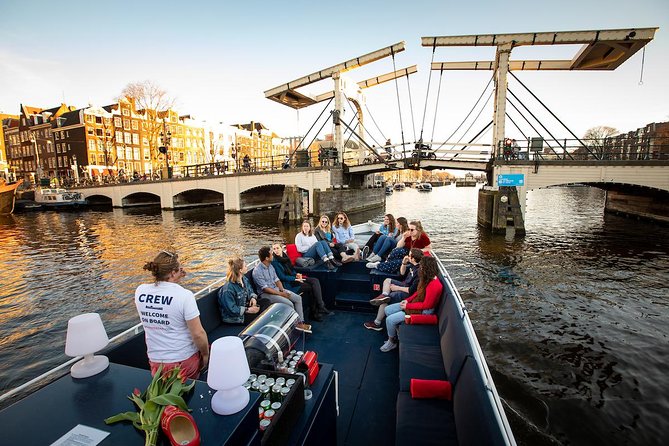 Amsterdam Canal Cruise With Live Guide and Unlimited Drinks - Herengracht, Prinsengracht, and the classic canal houses