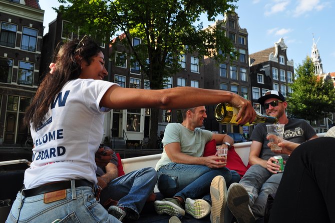 Amsterdam Canal Cruise With Live Guide and Unlimited Drinks - The electric boat and onboard comforts