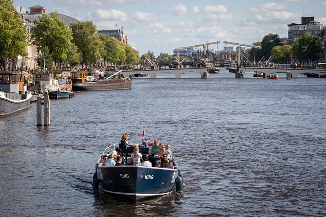 Amsterdam Canal Cruise with Live guide & Two drinks - Central St. - Rain, photos, and weather planning