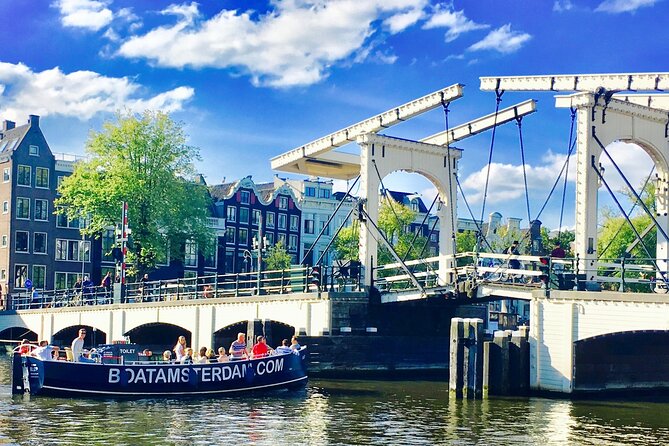 Amsterdam Canal Cruise with Open Bar - Central Station - Why a one-hour canal ride works so well
