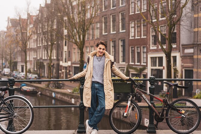 Amsterdam Canal, Tulip, Windmill Photoshoot | Custom Request - Canals, tulips, and windmills: choosing your backdrop