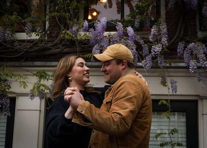 Amsterdam Canals Photoshoot: Private Solo, Family or Couples - Solo portraits, friends, and family groups