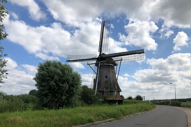 Amsterdam Castle & Utrecht City - Private Day Tour - Entering Muiderslot, the 1285 castle by the water