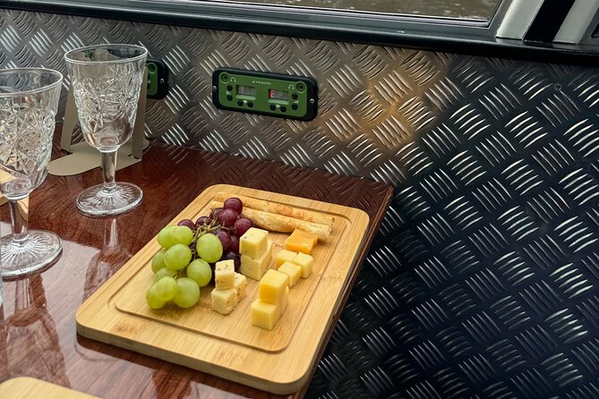 Amsterdam Cheese and Wine Canal Cruise - The Jordaan and Leliegracht